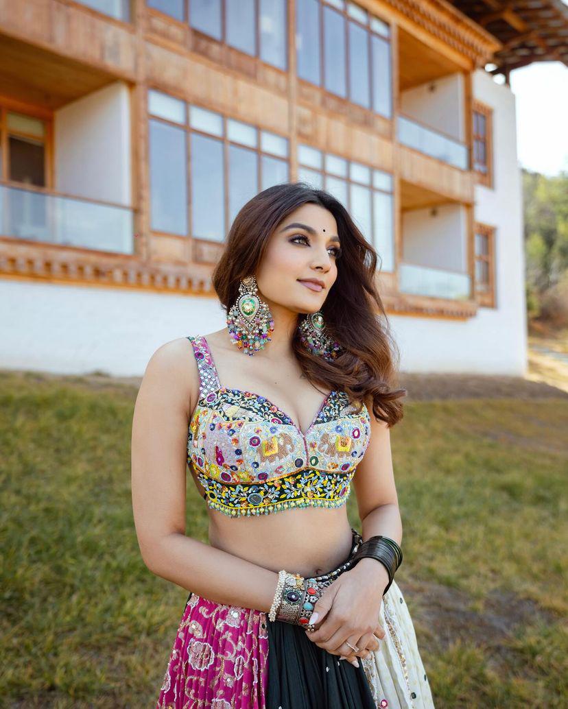 Srini Garba Glam Navratri Lehenga